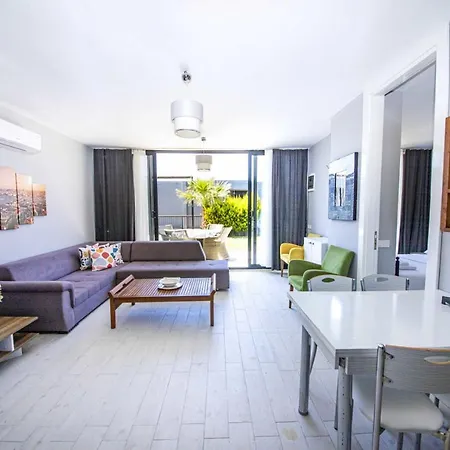 Secluded With A Mesmerizing Garden In Milas Guvercinlik